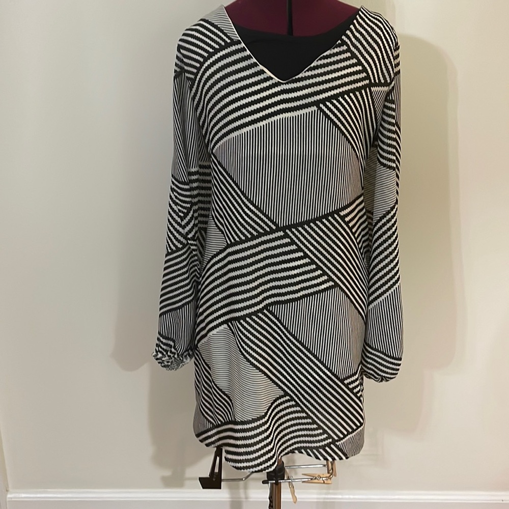 Sage Womens boutique black white geometric hi low open sleeve dress S EUC